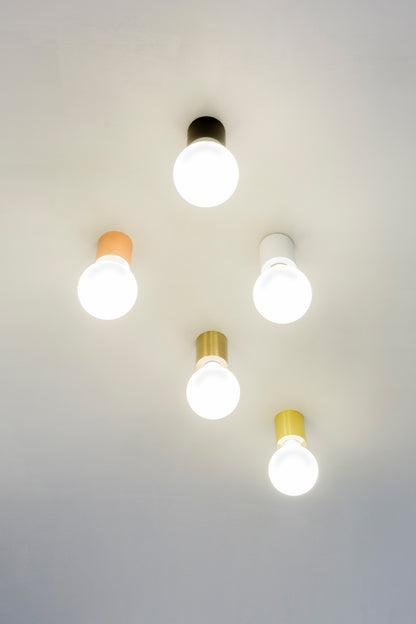 Lámpara de pared TEN 70 blanco mate de FARO (62150), luminaria de superficie minimalista en aluminio instalada en ambiente interior hogareño, diseño adaptable para iluminación moderna.