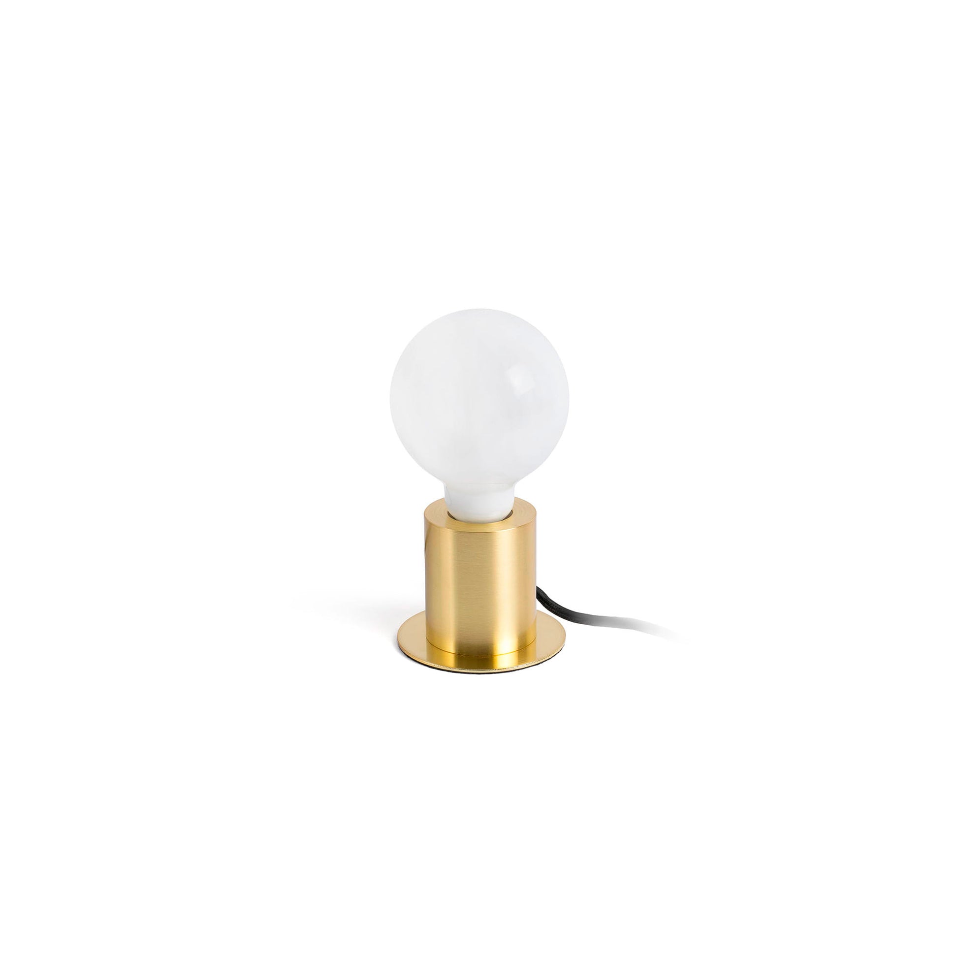Lámpara sobremesa TEN en oro satinado de FARO, modelo 62157 de la colección 6216, diseño contemporáneo nórdico en acero para interior, luminaria de mesa con casquillo E27 LED