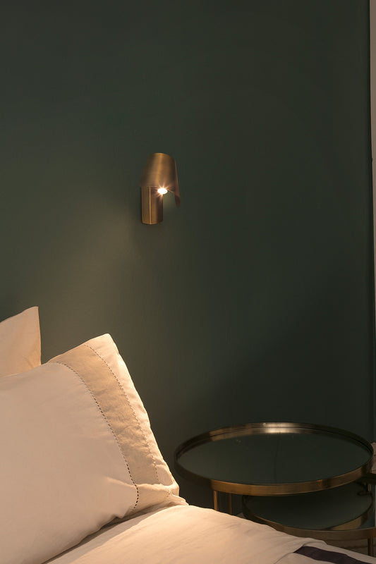 Aplique de pared LED LE PETIT en bronce de FARO (modelo 62164) en ambiente interior hogareño, luminaria superficial de acero para iluminación LED en hogares y hoteles, colección 6220