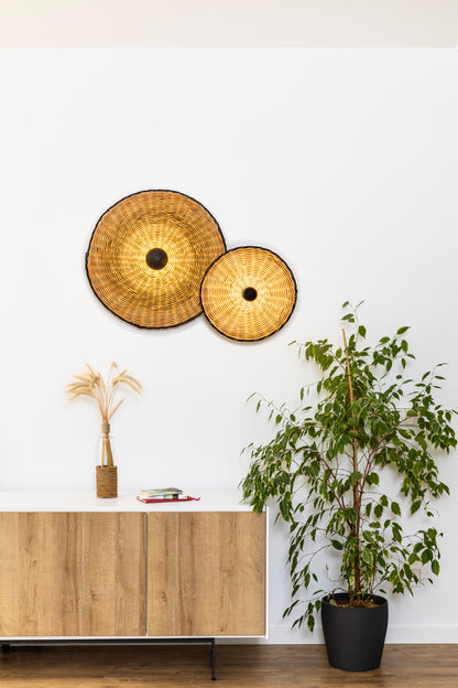 Aplique plafón COSTAS 400 H140 en negro y ratán natural de FARO (62174-78), luminaria superficie para pared interior en estilo mediterráneo, ideal para contract.