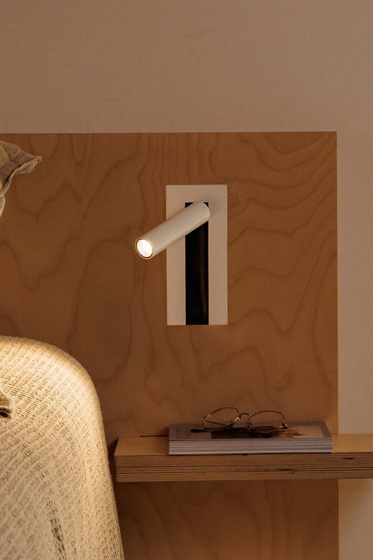 Aplique lector GABO blanco mate FARO 62753 en ambiente interior: luminaria de pared LED minimalista en acero y aluminio para lectura