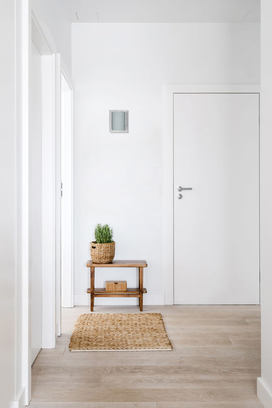 Luminaria aplique DIULA 2L en níquel mate de FARO (62986), diseño contemporáneo con cristal translúcido, instalada en pared interior ambiente, iluminando espacio moderno y compatible con LED