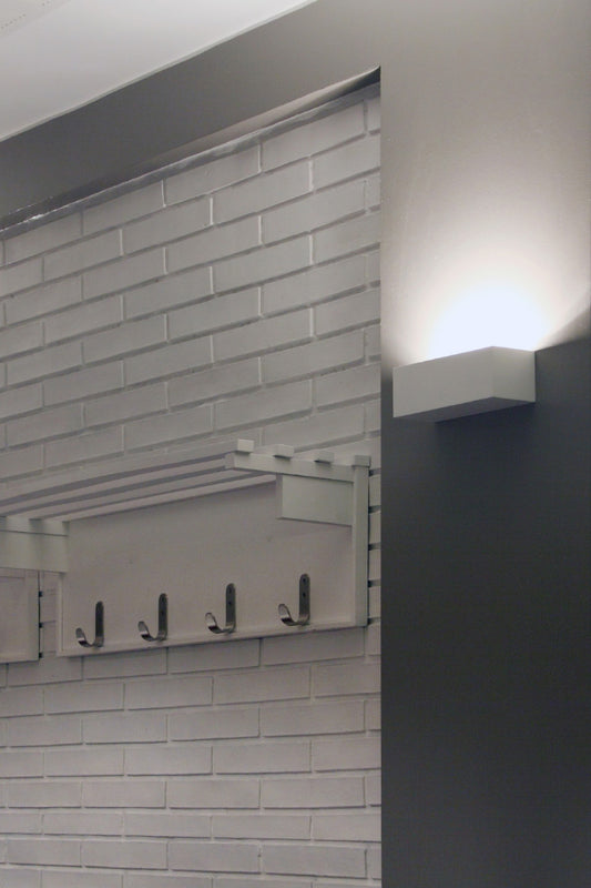 Aplique de pared EACO 1 blanco FARO 63176 en yeso, luminaria de superficie contemporánea LED G9 para iluminación interior, vista en ambiente moderno