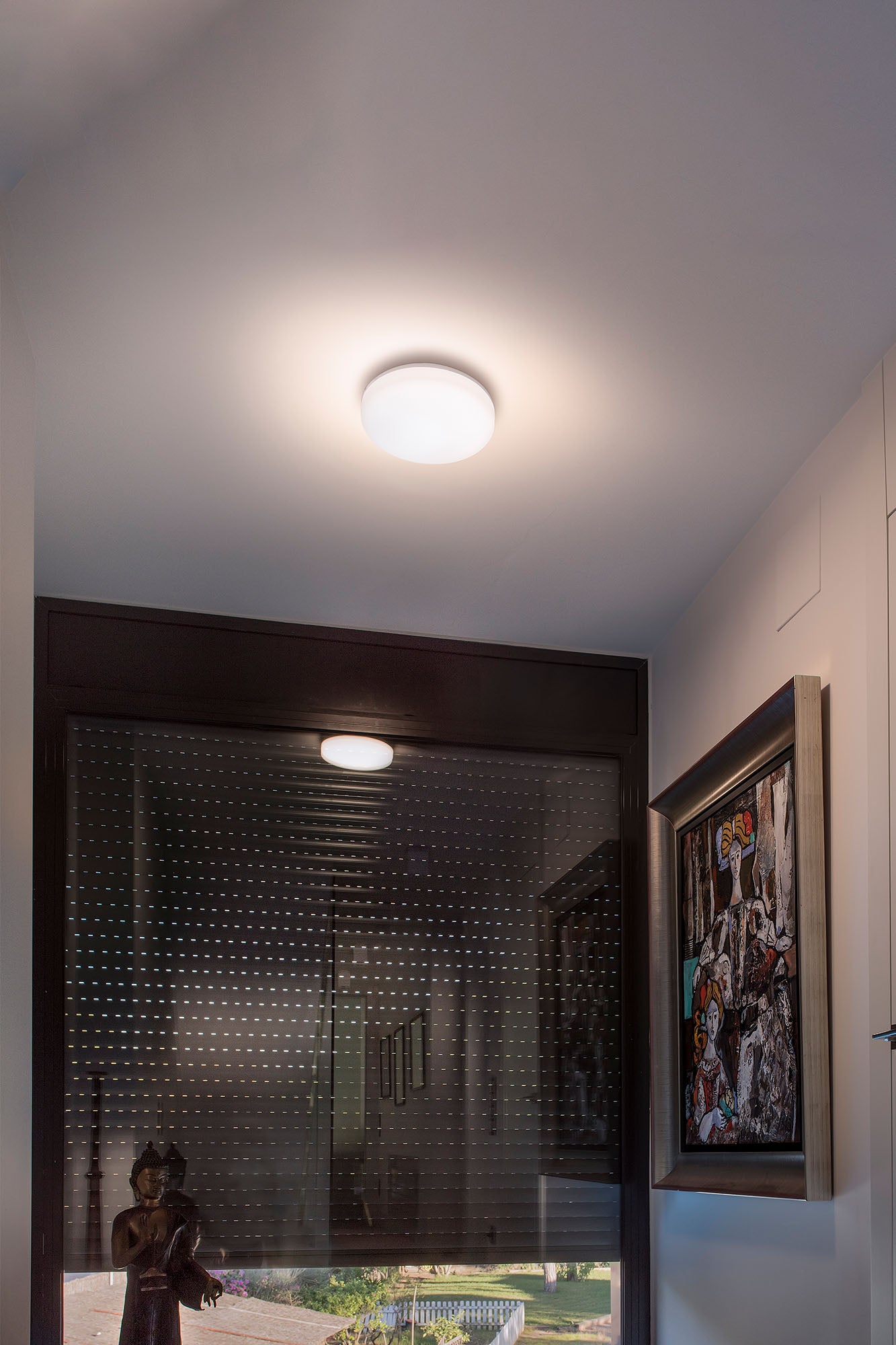 Plafon LED ZON Blanco Regulable FARO 63291 en ambiente de baño, iluminación interior IP54 para zonas húmedas, LED SMD de la colección 6322