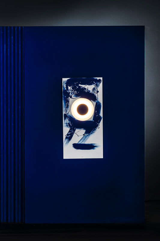 Luminaria de pared empotrable NAVI en blanco de FARO (63481) instalada en interior minimalista, iluminación indirecta LED SMD en pared de yeso