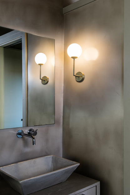 Lámpara de pared GALA aplique oro satinado FARO 63505 en ambiente baño interior, iluminación clásica IP44 aluminio cristal