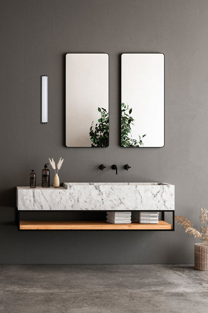 Aplique de pared TIDE 300 en negro mate 3000K de FARO (código 63520) en ambiente de baño interior, luminaria superficie LED eficiente para iluminación cálida y moderna