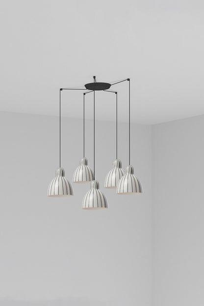 Lámpara colgante VENICE 200 5L de FARO con rayas en blanco y negro brillo, cerámica artesanal made in Barcelona para iluminación interior del hogar.