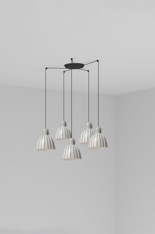 Lámpara colgante VENICE 200 5L de FARO con rayas en blanco y negro brillo, cerámica artesanal made in Barcelona para iluminación interior del hogar.