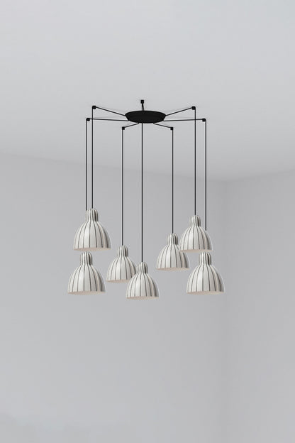 Luminaria colgante VENICE 200 7L rayas blanco y negro brillo, diseño artesanal en cerámica y acero por Adolfo Abejón para FARO, iluminación interior suspensión.