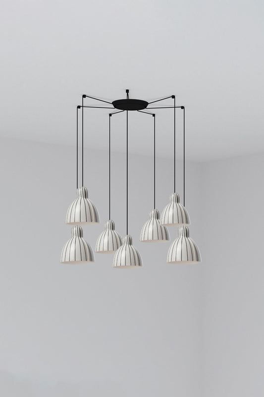 Luminaria colgante VENICE 200 7L rayas blanco y negro brillo, diseño artesanal en cerámica y acero por Adolfo Abejón para FARO, iluminación interior suspensión.