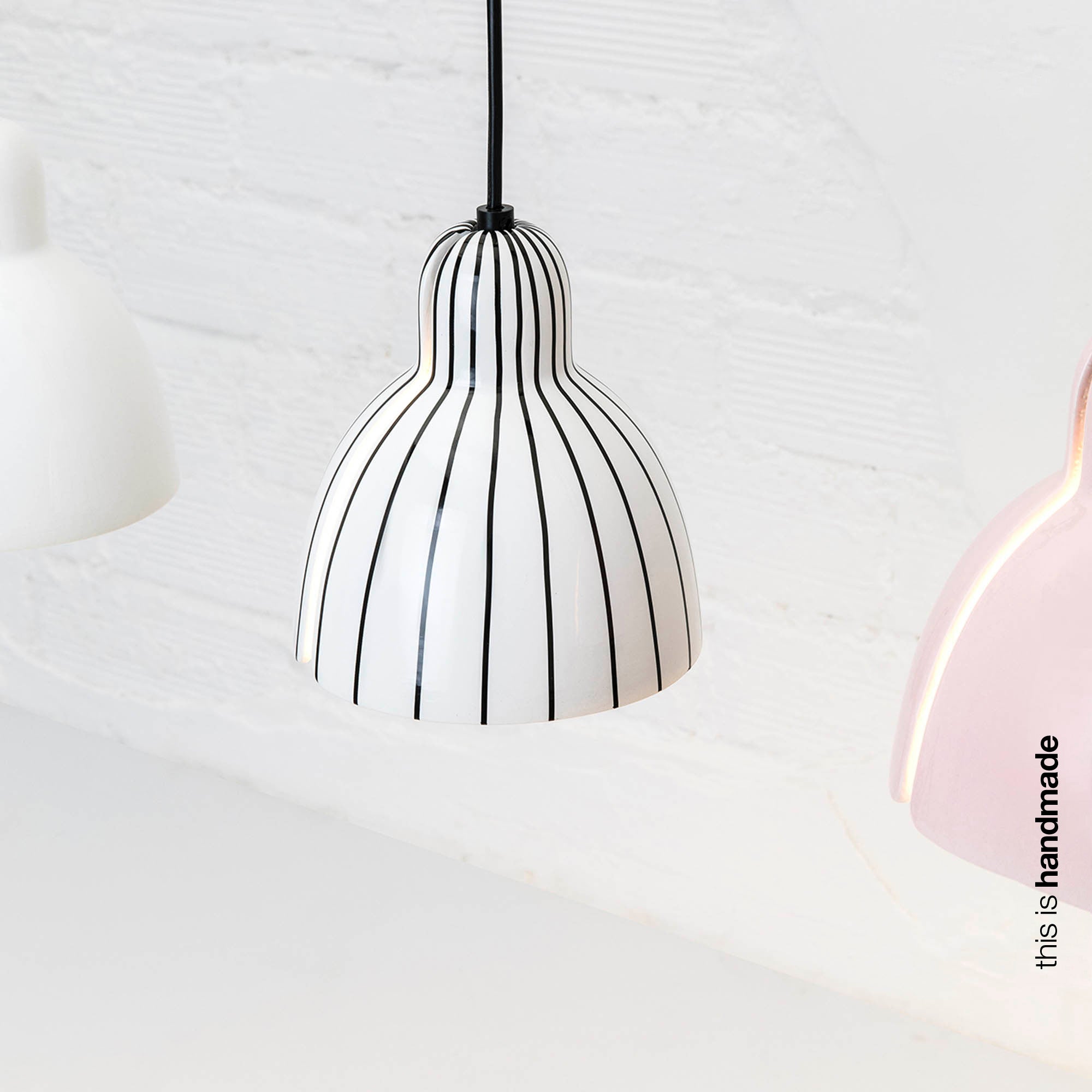 Luminaria colgante VENICE Rayas en blanco y negro brillo de FARO (64258), diseño minimalista y artesanal de cerámica para iluminación interior del hogar, suspensión techo moderna en ambiente acogedor