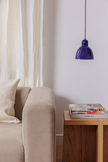 Luminaria colgante Venice en azul cobalto de Faro (modelo 64259), diseño minimalista artesanal de cerámica, suspendida en interior acogedor con bombilla E27 LED.