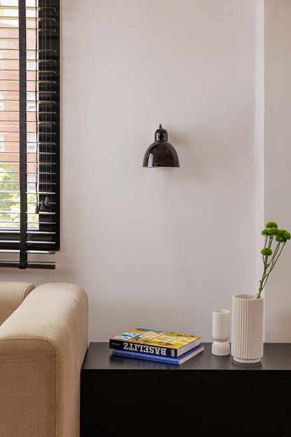 Luminaria de pared VENICE en azul cobalto FARO 64274 en ambiente interior moderno, diseño artesanal en cerámica y aluminio para iluminación hogar