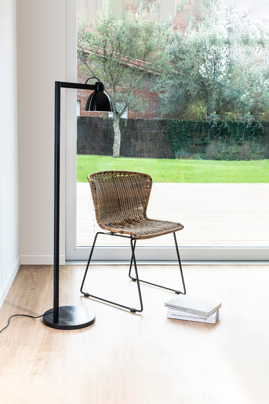 Lámpara de pie VENICE negra de FARO en salón moderno, modelo 64275-112 Colección 6437, iluminación interior adaptable en cerámica y acero con diseño atemporal