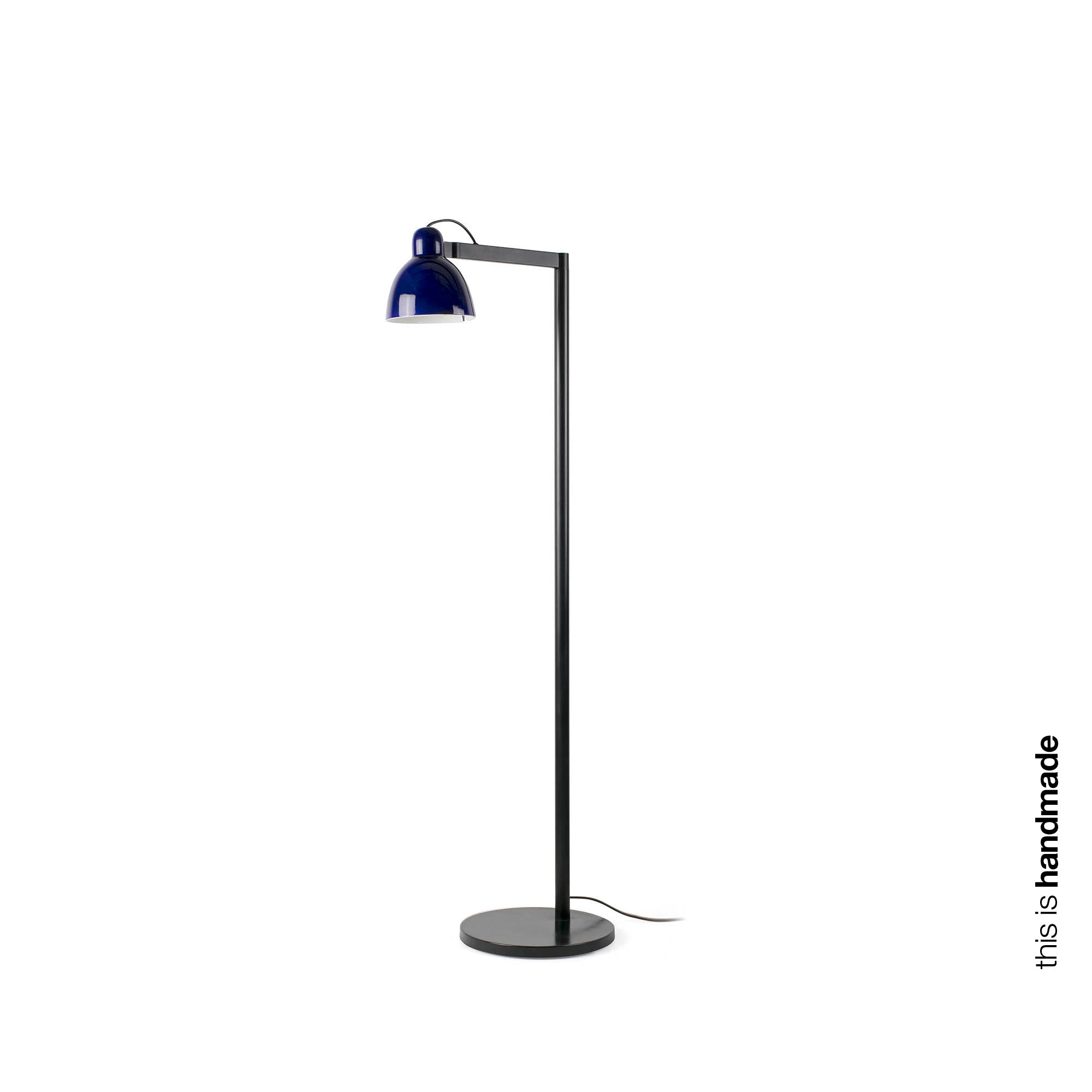 Lámpara de pie VENICE en azul cobalto de FARO, diseño atemporal de cerámica por Adolfo Abejón para iluminación salón interior, modelo 64275-115-US