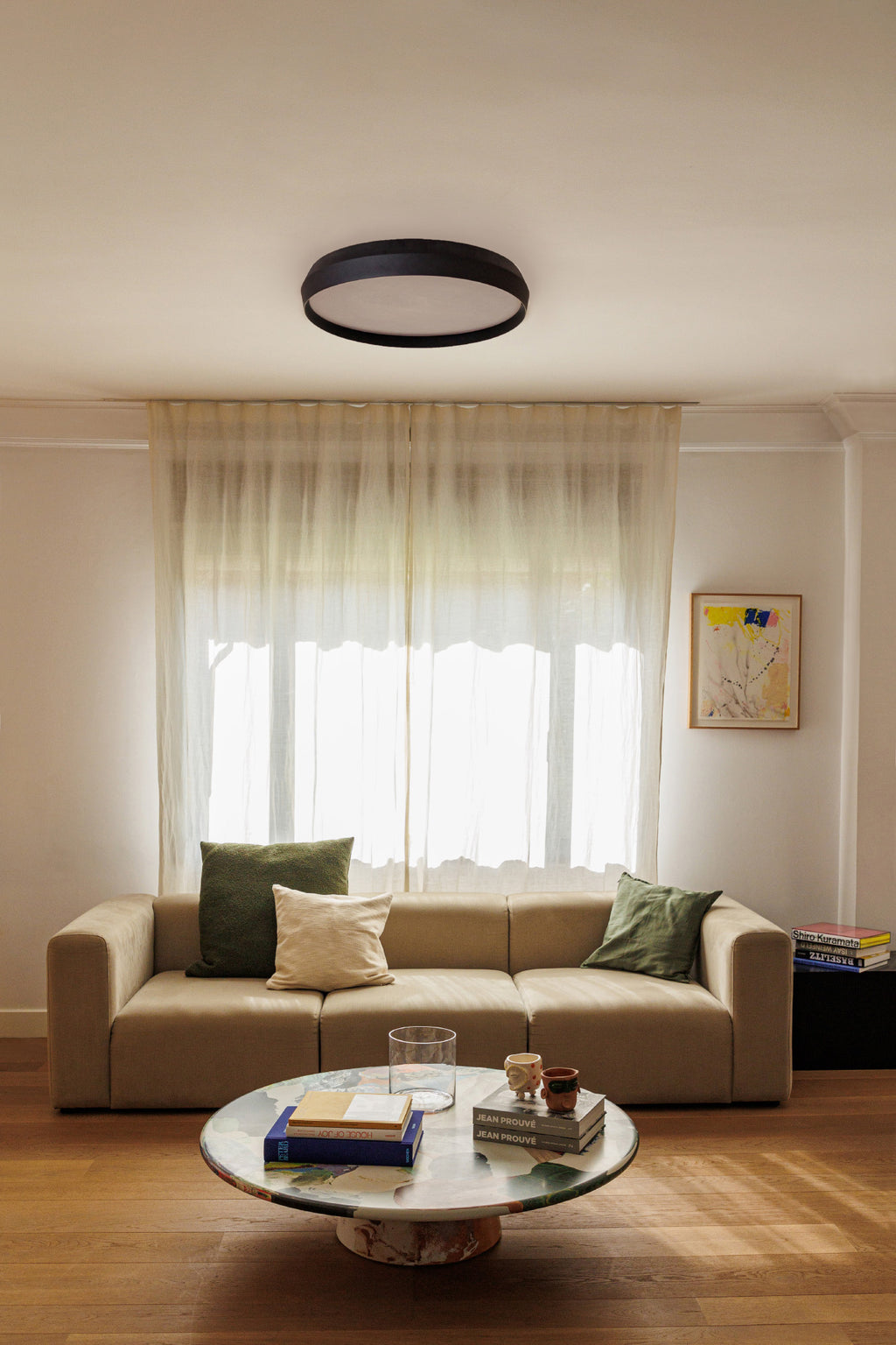 Aplique Plafón SHOKU 600 Negra FARO 64282 en ambiente interior minimalista, luminaria LED de aluminio con regulación TRIAC y diseño arquitectónico