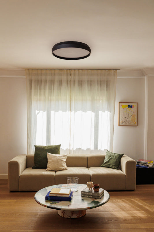 Aplique Plafón SHOKU 600 Negra FARO 64282 en ambiente interior minimalista, luminaria LED de aluminio con regulación TRIAC y diseño arquitectónico