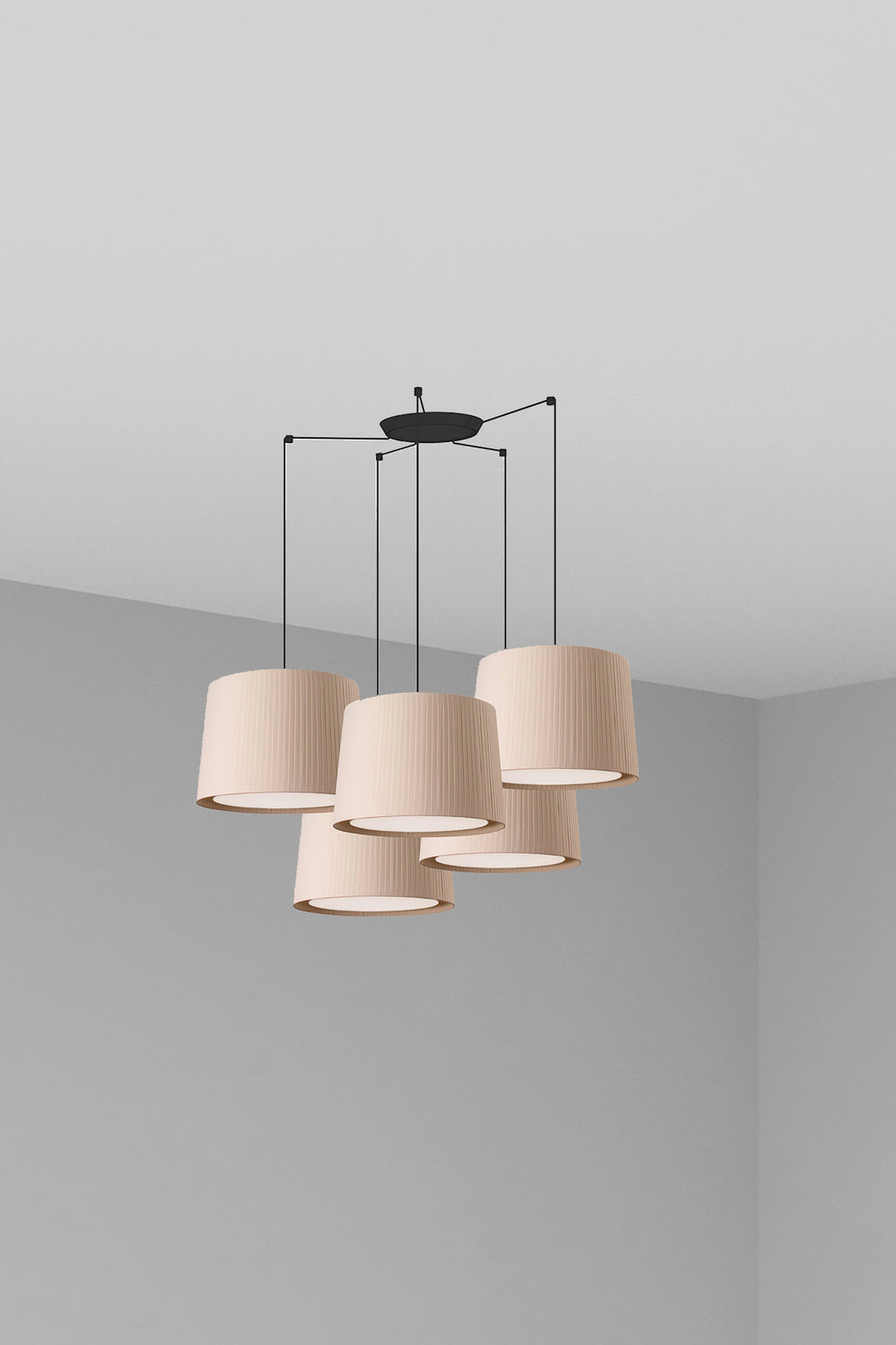 Lámpara colgante SAMBA 5L de FARO en negro y beige, diseño textil y acero para iluminación interior en hogar y hospitality, modelo 64314-44-5L