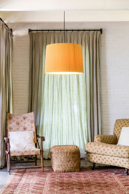 Lámpara colgante SAMBA de FARO en negro con encintado amarillo, diámetro 450mm, iluminación interior para hogar y hospitality en acero y textil - imagen ambiente 64314-45