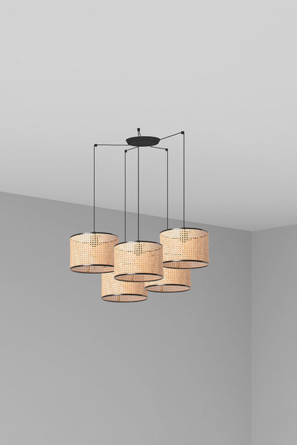 Lámpara colgante MAMBO 320 5L negra con ratán de FARO, diseño de suspensión para iluminación interior en salas de estar y hospitality