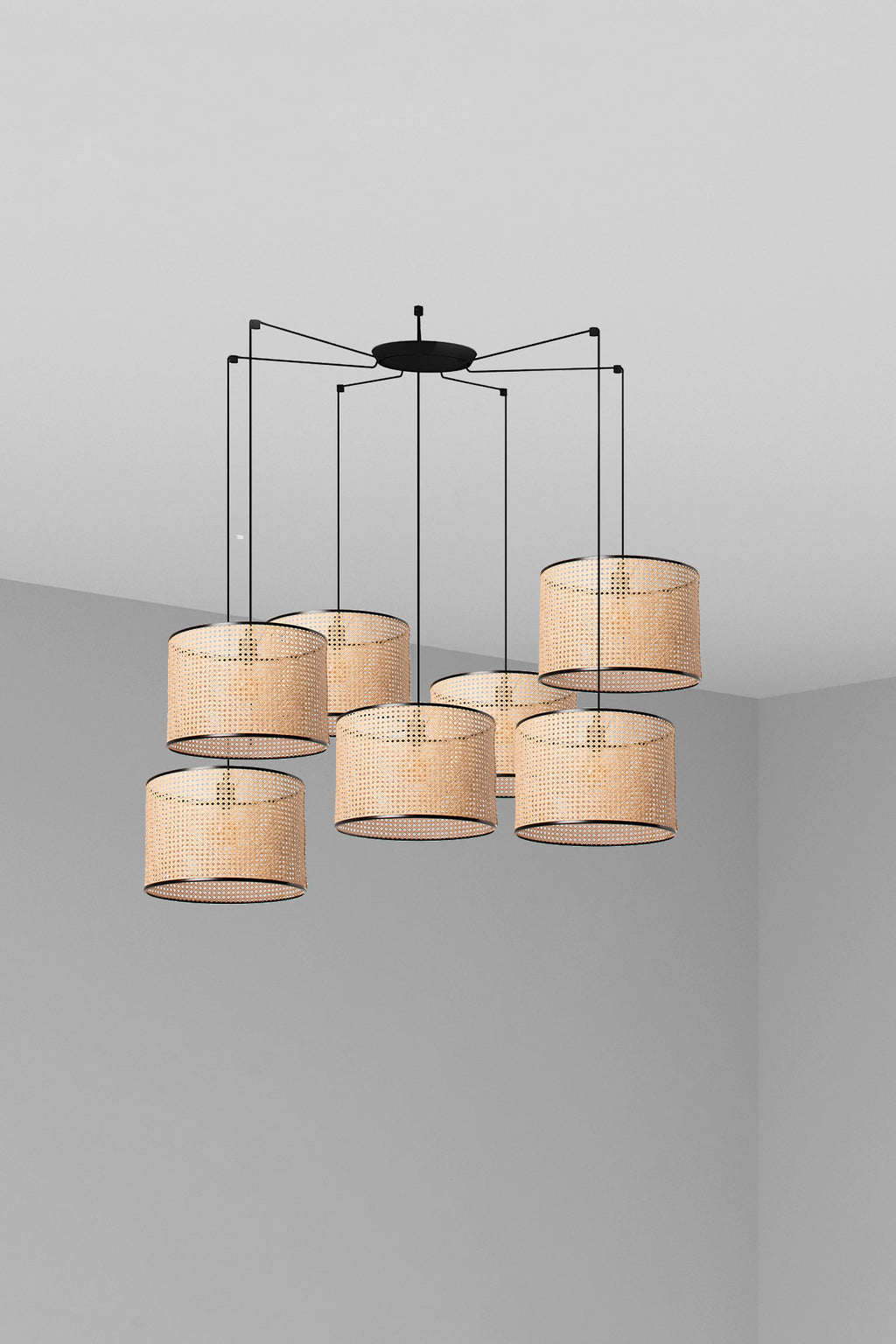 Lámpara colgante MAMBO 450 7L de FARO en negro mate y ratán natural, iluminación interior suspendida para salas de estar, habitaciones y hospitality (ref. 64314-49-7L)