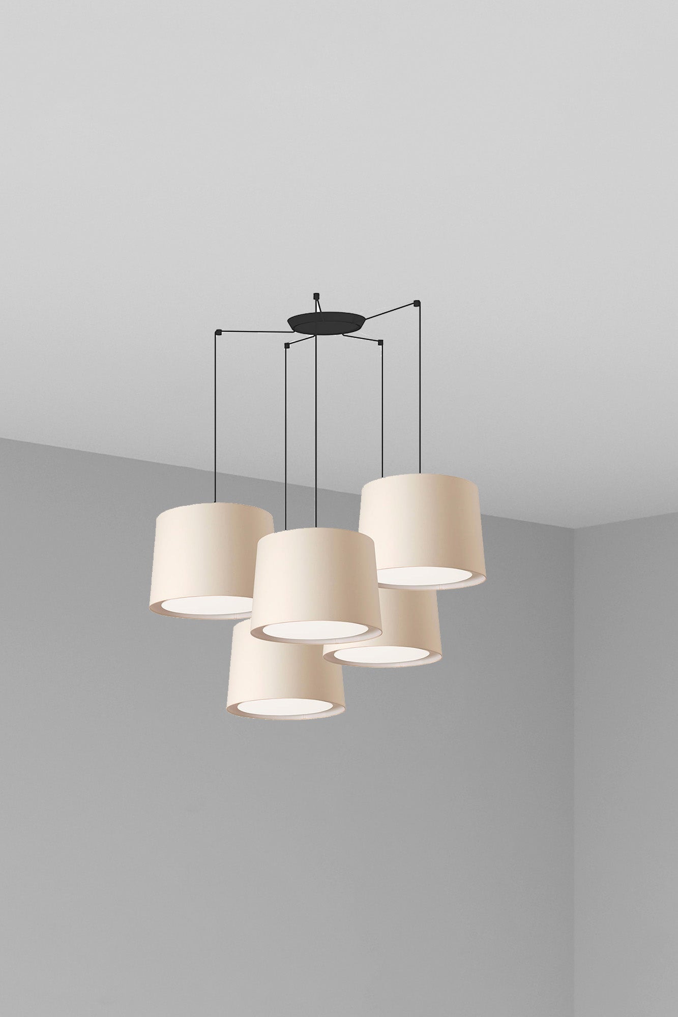 Lámpara colgante CONGA 5L beige FARO 64314-55-5L, diseño interior con negro mate, acero, textil y papiro para iluminación en salas de estar, habitaciones y hospitality