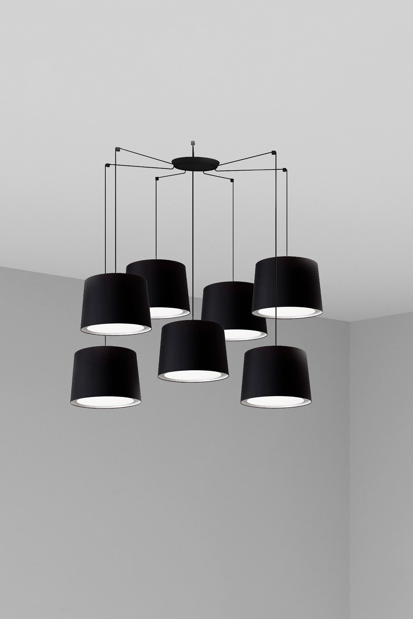 Lámpara colgante CONGA 7L negra de FARO, diseño en acero y textil para iluminación interior en salones, habitaciones y hospitality