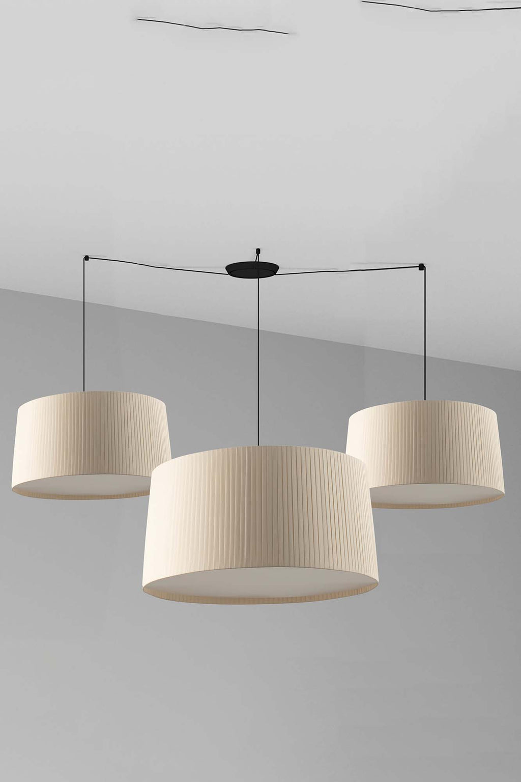 Lámpara colgante SAMBA 700 de FARO en negro y beige, suspensión interior de acero y textil para dormitorios y salones, modelo 64332-154 colección 6438