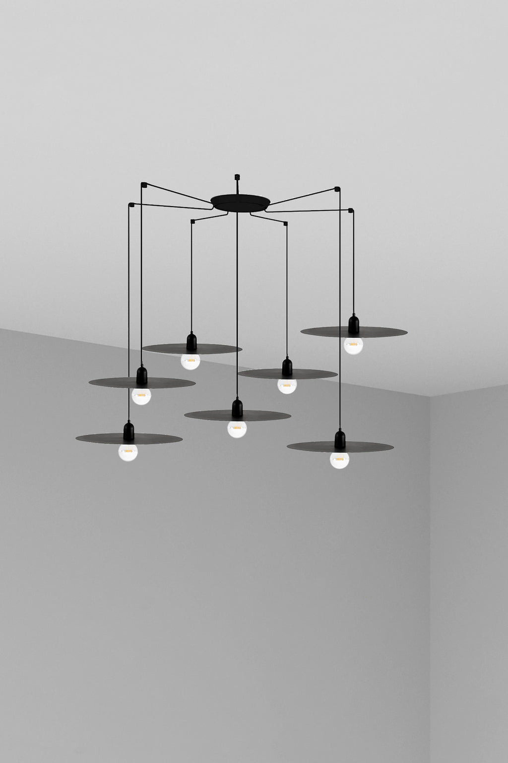 Luminaria colgante negra PLAT 7L de FARO, estilo escandinavo en acero con 7 luces LED E27 para interior, modelo 68145-7L