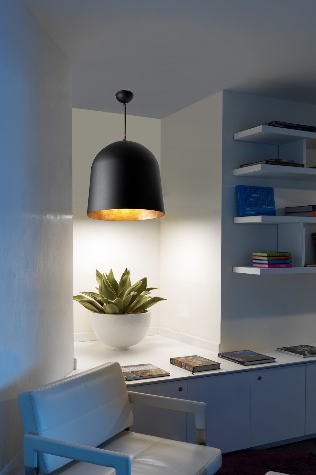 Lámpara colgante CRATER negro mate FARO 68461 en ambiente interior, diseño contemporáneo de aluminio para iluminación hogareña con suspensión moderna
