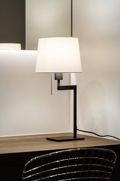 Lámpara sobremesa ARTIS en bronce de FARO modelo 68488 en ambiente interior para hogar u hotel, con iluminación LED E27 y diseño en acero textil