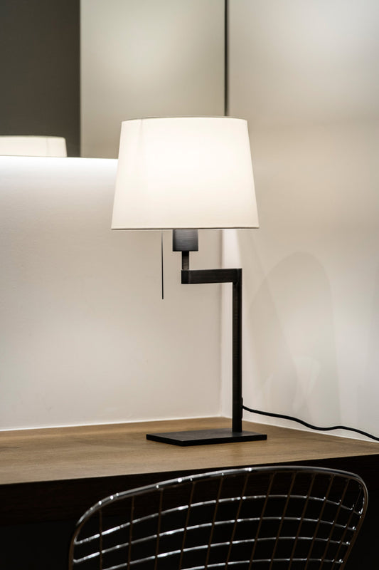 Lámpara sobremesa ARTIS en bronce de FARO modelo 68488 en ambiente interior para hogar u hotel, con iluminación LED E27 y diseño en acero textil