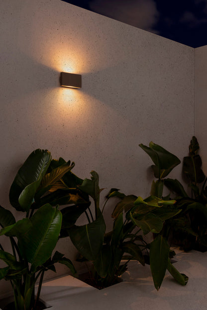 Aplique LED KAULA 180 Inox faro para exterior en jardín o terraza, luminaria de pared en acero inoxidable IP44 con LED 3000K cálida para iluminación exterior