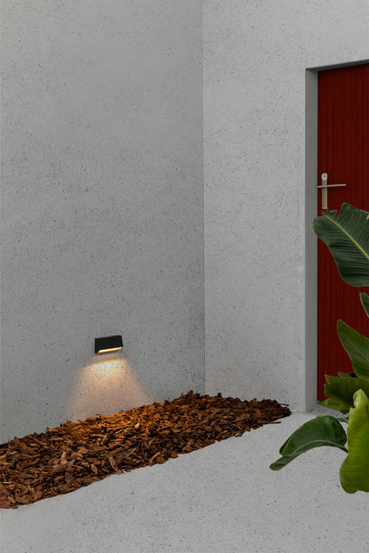 Lámpara de pared LED MUST 158 gris oscuro FARO 70658 en ambiente exterior, iluminación para jardín y terraza, colección 7065 con IP65 e IK10