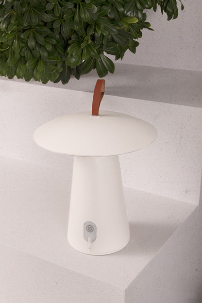 Lámpara portátil TASK blanca FARO 70914 en ambiente jardín exterior, iluminación LED recargable para luminaria superficie sobremesa