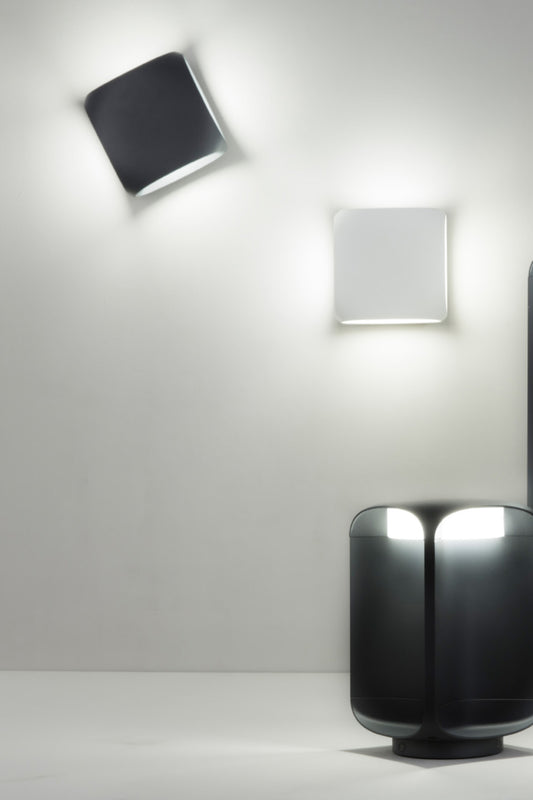 Lámpara de pared BU-OH blanco FARO 71215 en ambiente exterior, iluminación LED 12W de aluminio IP65 para jardín y terraza, diseño moderno aplicable