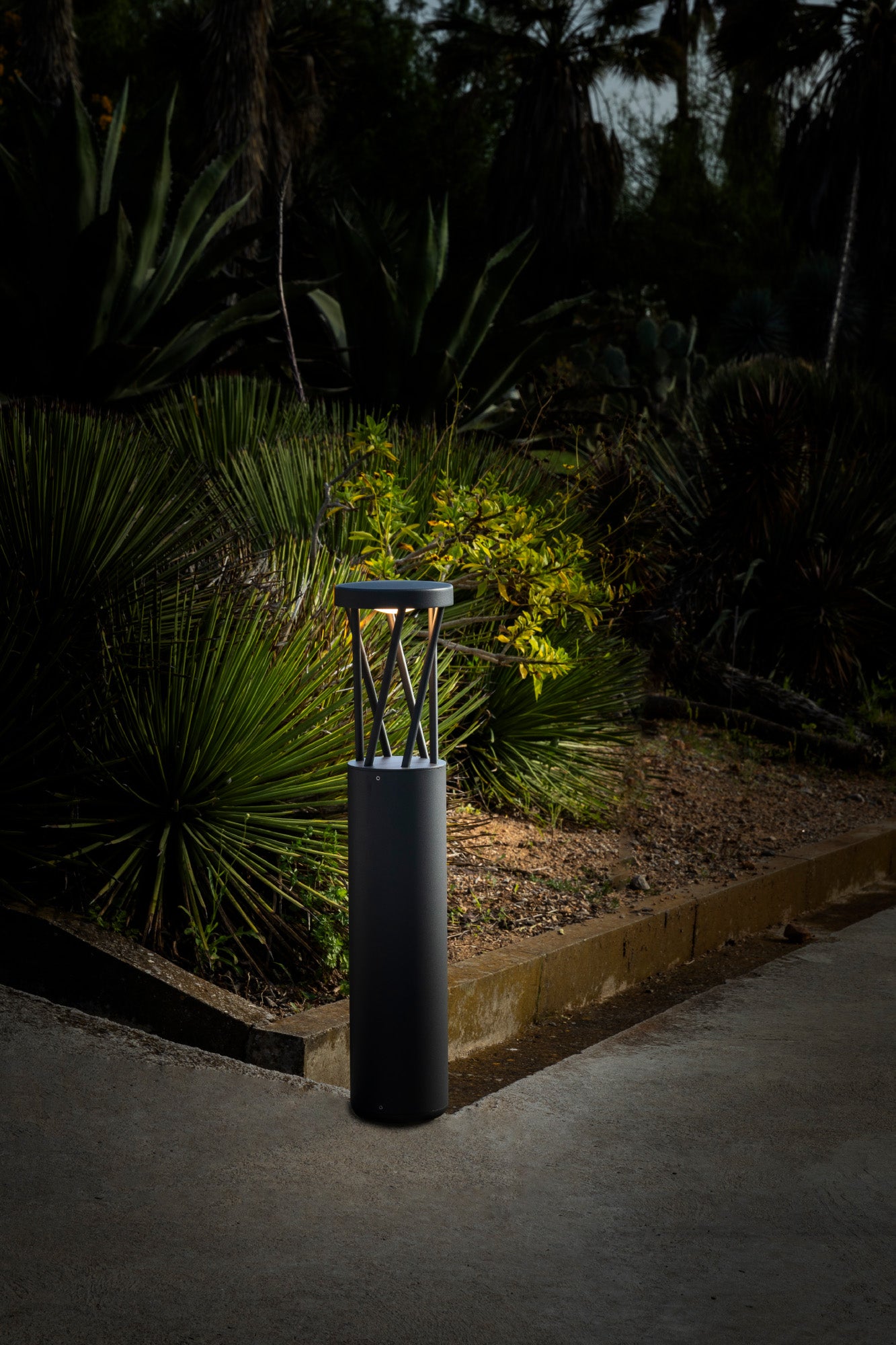Baliza iluminación exterior TWIST 500 en gris oscuro, faro LED IP65 de aluminio para jardín o terraza, diseño moderno ambiente 71287