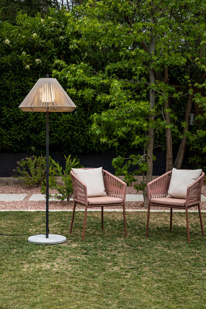 Lámpara de pie exterior SAIGON OUT 1950 C70 en gris y beige de FARO modelo 71569-09, diseño moderno en aluminio para iluminación de jardín y terraza al aire libre