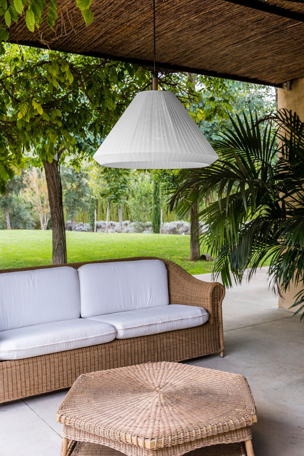 Lámpara colgante SAIGON OUT Gris/Blanco FARO 71579C-05 en ambiente exterior jardín, luminaria suspensión IP44 textilene gris oscuro para iluminación jardín Nah Trang