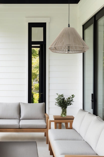 Lámpara colgante exterior SAIGON OUT C70 gris beige de FARO en ambientación de jardín y terraza, iluminación IP44 en aluminio resistente, modelo 71579C-09