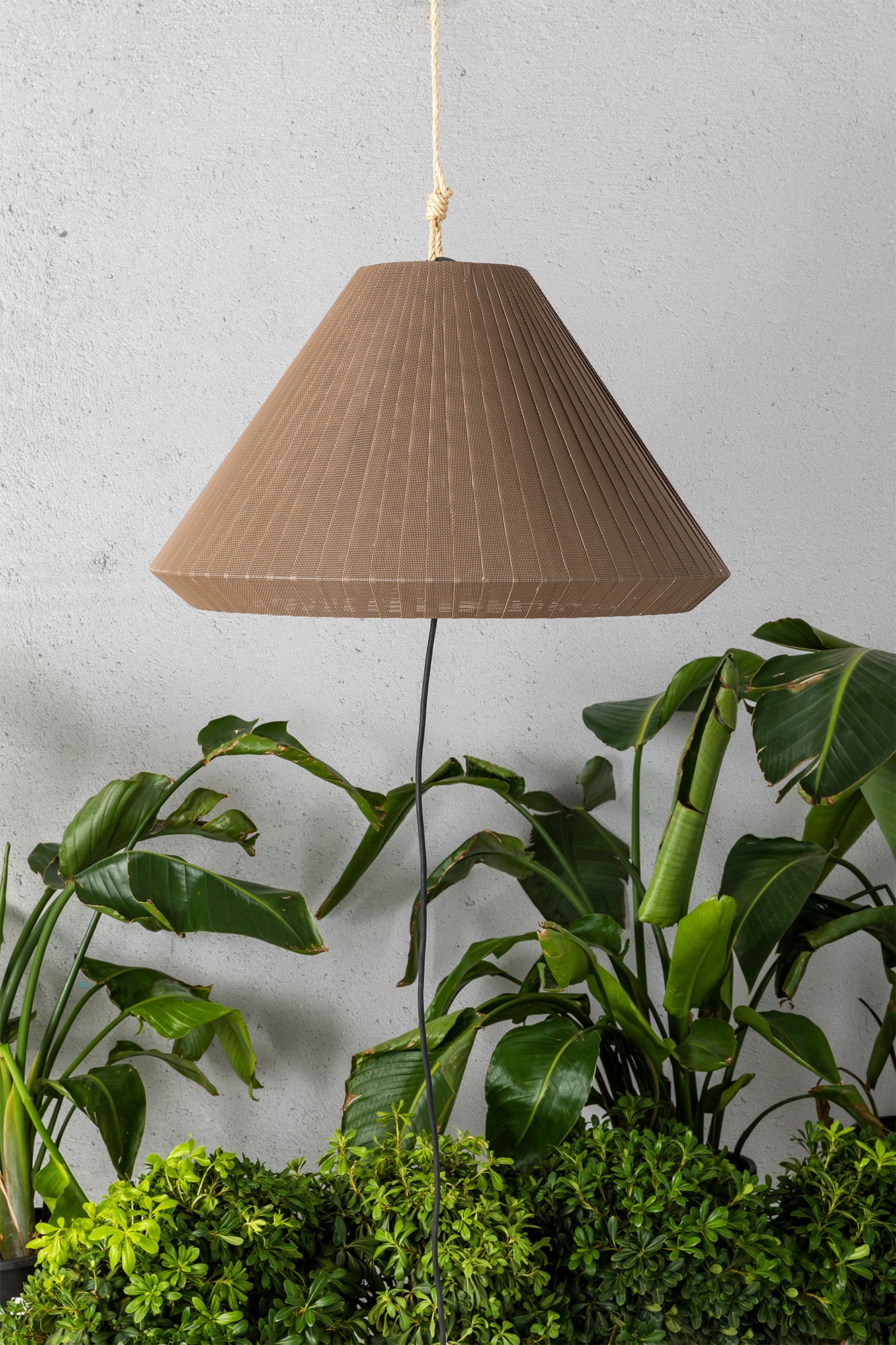 Lámpara portátil exterior SAIGON OUT Gris/Marrón de FARO modelo 71584-06, fabricada en textilene y aluminio, ideal para iluminación colgante en jardín o terraza