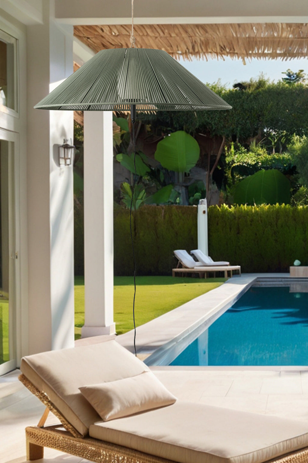 Lámpara portátil SAIGON OUT C100 verde oliva de FARO (71584-12) en ambiente exterior: diseño minimalista colgante para iluminación de jardín, estilo Nahtrang