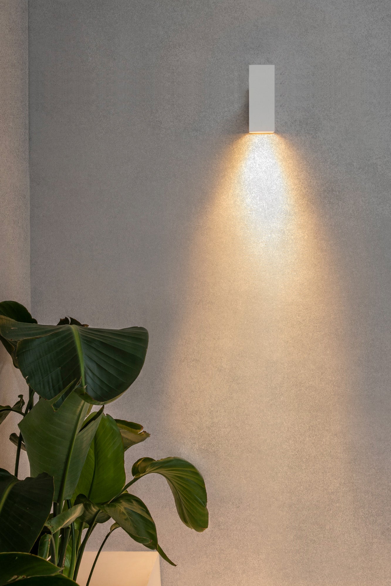 Aplique de pared exterior KOV 2L blanco 3000K 34°/34° FARO 71793-135 en aluminio LED IP65, luminaria superficial para iluminación exterior en fachada residencial