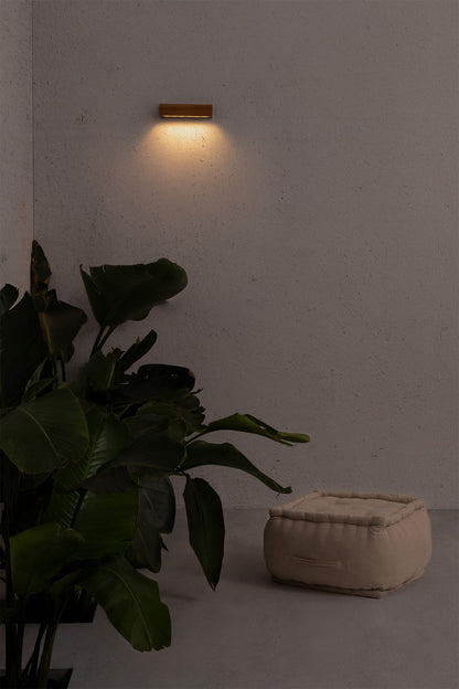 Aplique de pared LED LAKO en acabado madera FARO modelo 71898, iluminación exterior IP65 para jardín y terraza, diseño teka Colección 7192, luminaria superficie ambiente