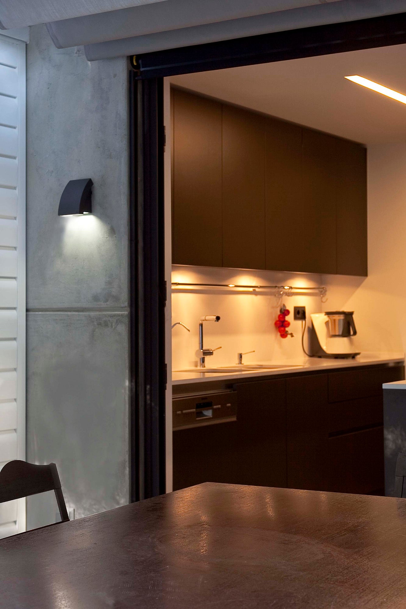 Lámpara de pared PROA FARO 74400 en gris oscuro de aluminio y cristal, iluminación LED exterior para jardín o terraza, estilo 1940 moderno