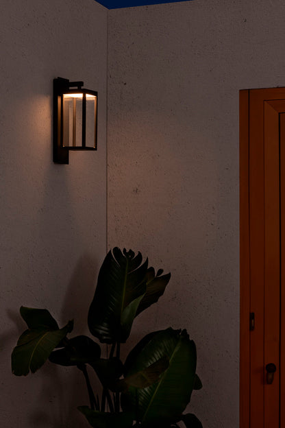 Aplique de pared exterior Kerala en gris oscuro de Faro modelo 74453, luminaria LED SMD IP54 para jardín e entrada de casa, iluminación ambiente resistente al agua.