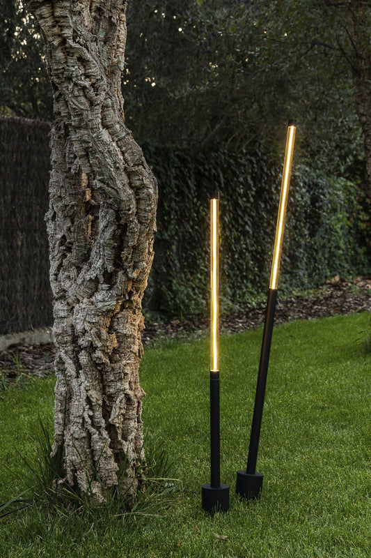 Estaca iluminación exterior BAMBOU 1268 negro mate FARO 75557 en jardín, estaca luminosa LED IP65 aluminio serie 7558 para paisajismo exterior