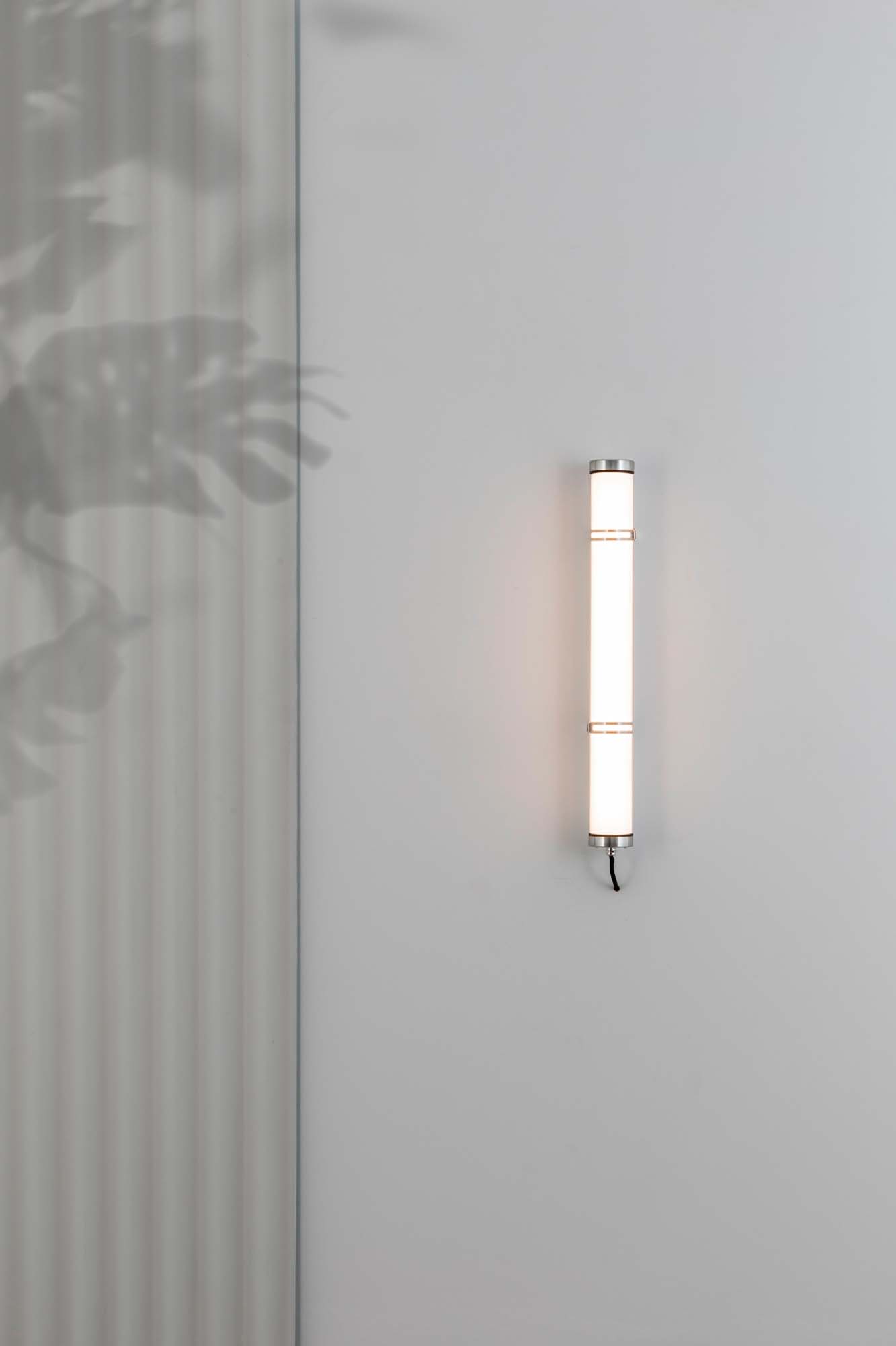 Aplique LED exterior SCUBA 600 cromado 20W modelo FARO 75750, luminaria de pared en acero inoxidable para iluminación industrial en entornos exteriores