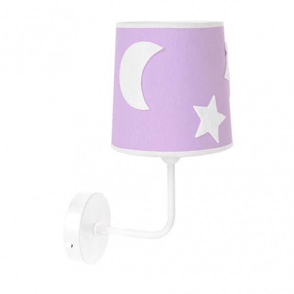 Aplique infantil Firmamento Lila 30x14 cm de Abrila, lámpara de pared decorativa para habitaciones de niños con diseño de estrellas y cielo nocturno en color lila, iluminación LED segura con certificación CE y materiales reciclados, modelo 054361019 para decoración infantil.